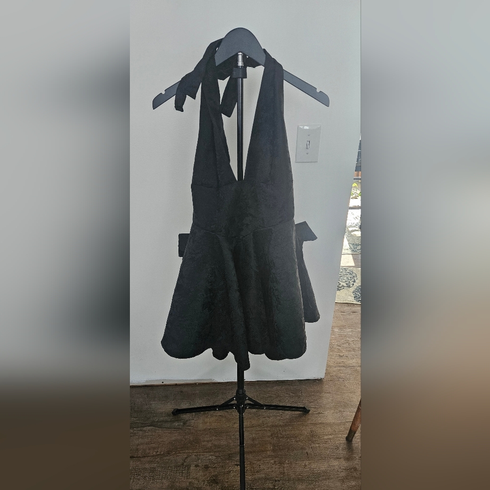 Elegant Black Sleeveless Dress